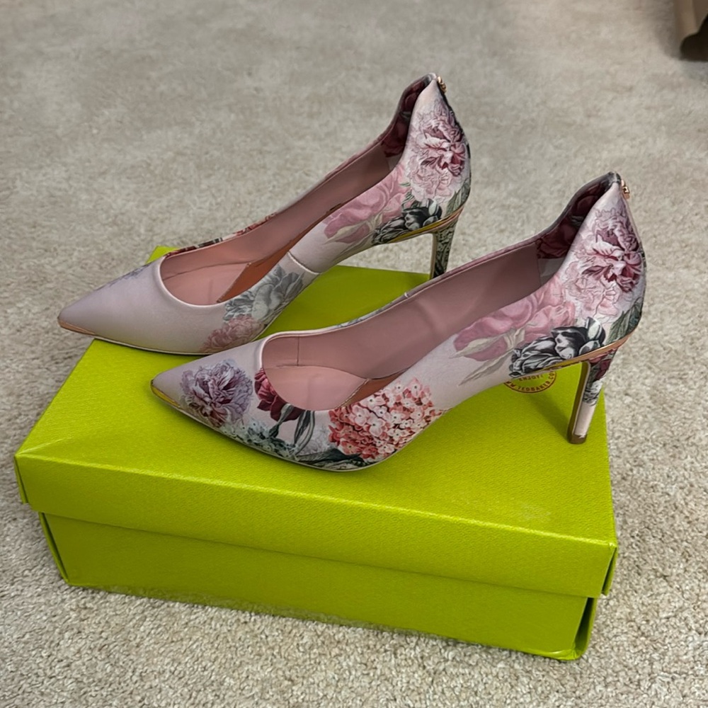 Ted Baker London - Pointed Toe Pump Heels - Size 37.5 (US 7)